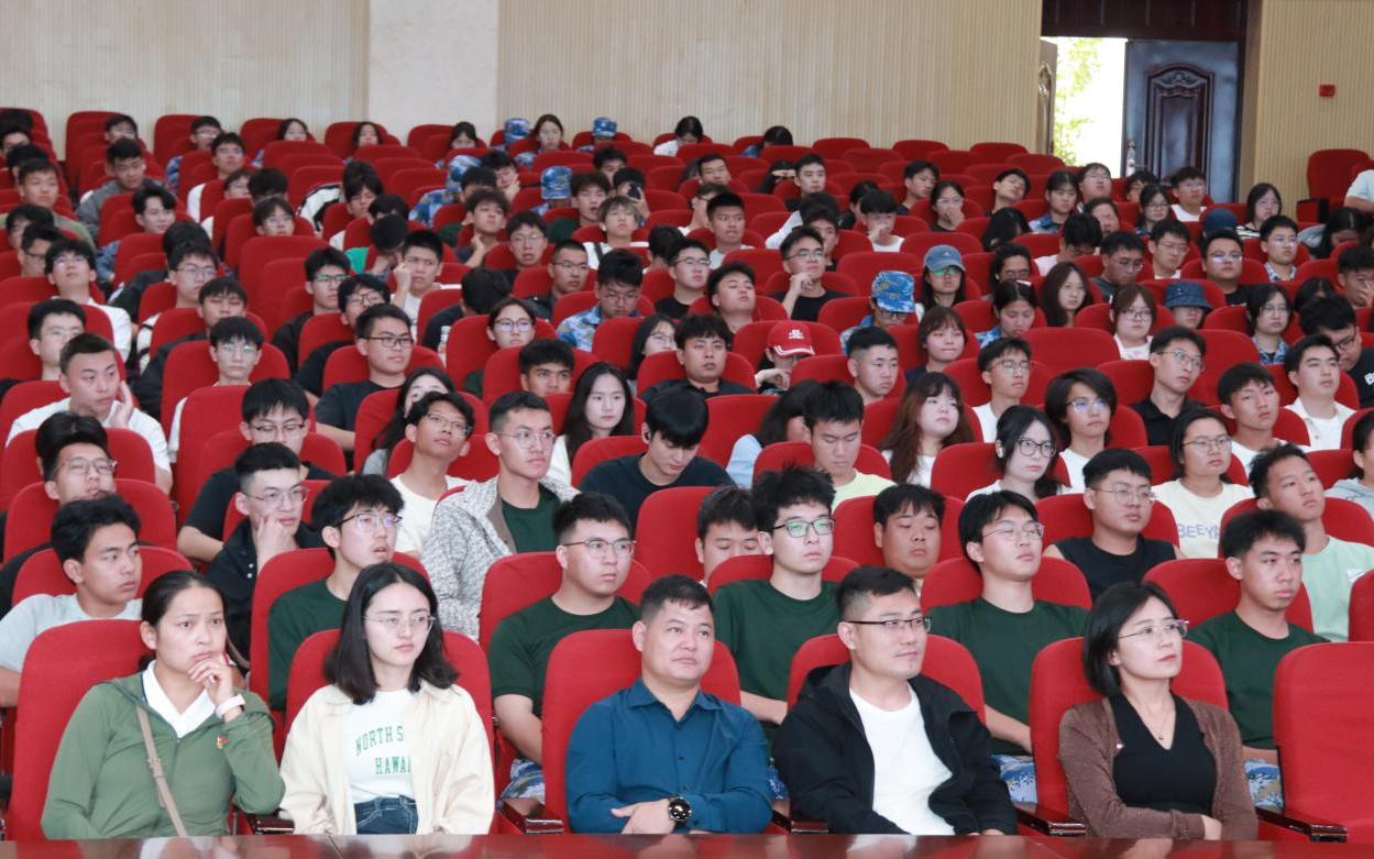 云南工商学院建筑与设计学院土木工程系2025级新生入学教育圆满举...