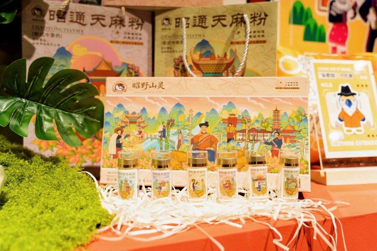 把非遗变成“潮礼”，让设计直通就业｜云南工商学院毕业设计展高能启幕