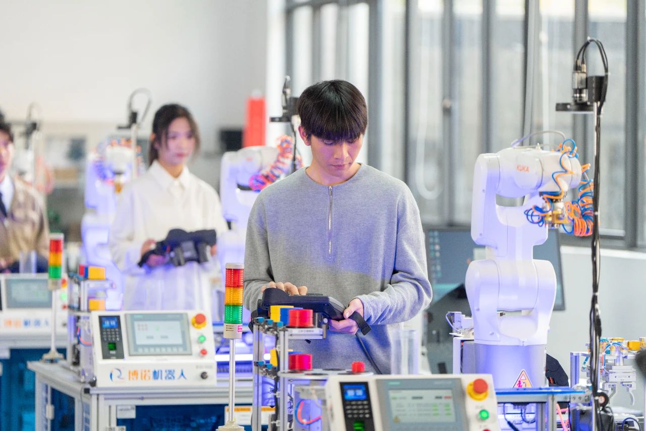 毕业即月薪过万!云南工商学院学子斩获世界500强Offer!